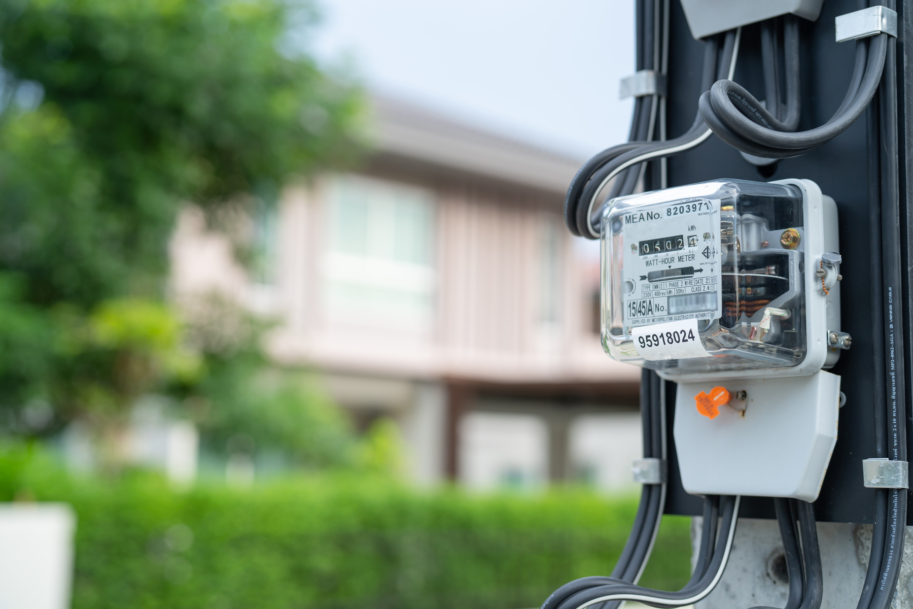 Electric Measuring Power Meter for Energy Cost at Home and Offic